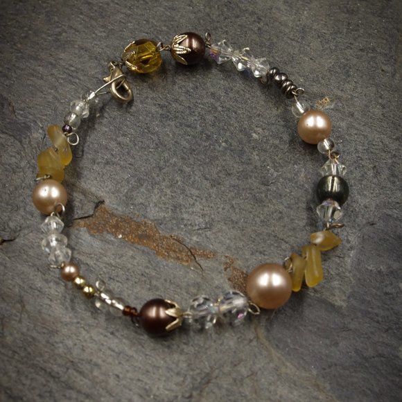 Pearl and Crystal Beaded Handmade Bracelet - Picture 2 of 4